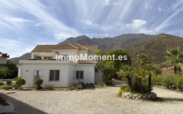 Wiederverkauf - Freistehende Villa - Estepona  - Estepona Centro