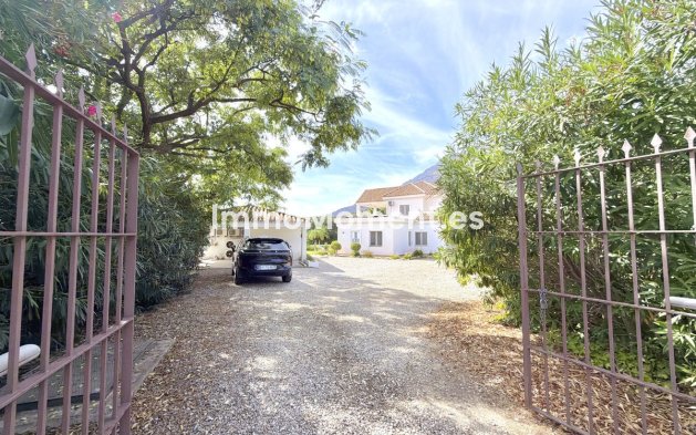 Wiederverkauf - Freistehende Villa - Estepona  - Estepona Centro