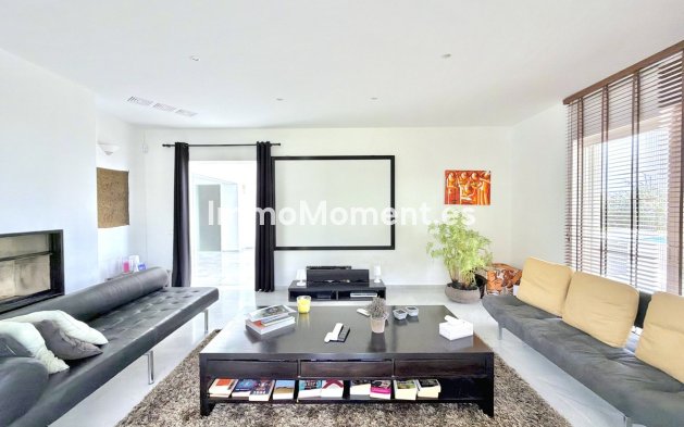 Wiederverkauf - Freistehende Villa - Estepona  - Estepona Centro