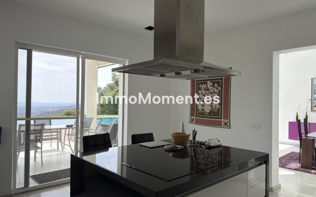 Wiederverkauf - Freistehende Villa - Estepona  - Estepona Centro