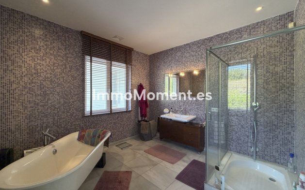 Wiederverkauf - Freistehende Villa - Estepona  - Estepona Centro