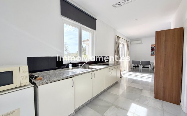 Wiederverkauf - Freistehende Villa - Estepona  - Estepona Centro
