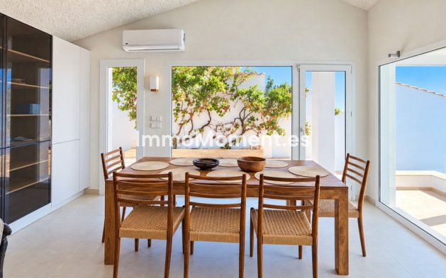 Resale - Detached villa - Estepona - Estepona Centro