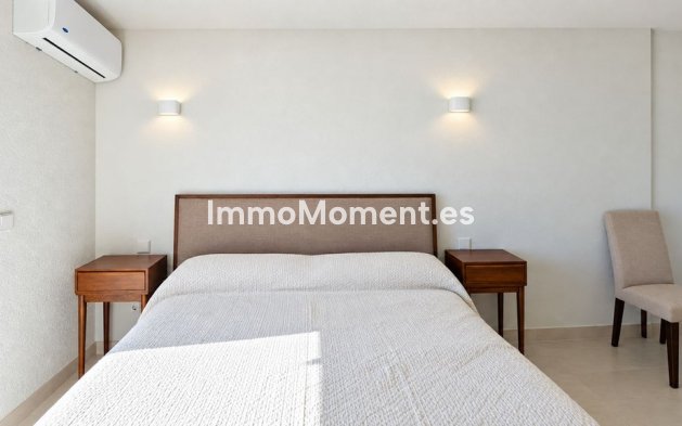 Resale - Detached villa - Estepona - Estepona Centro