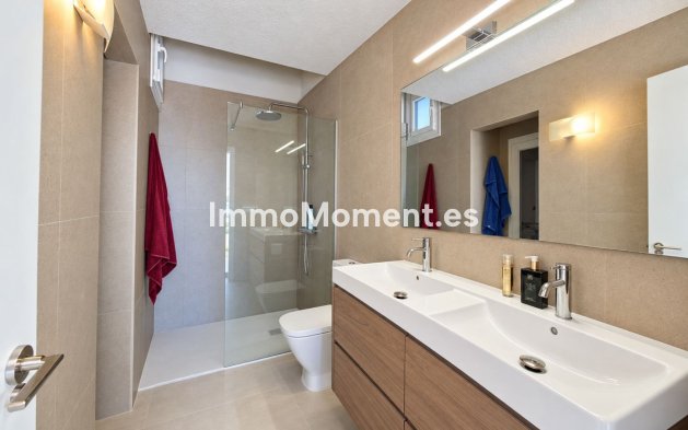 Resale - Detached villa - Estepona - Estepona Centro