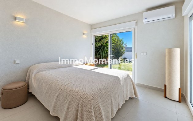 Resale - Detached villa - Estepona - Estepona Centro