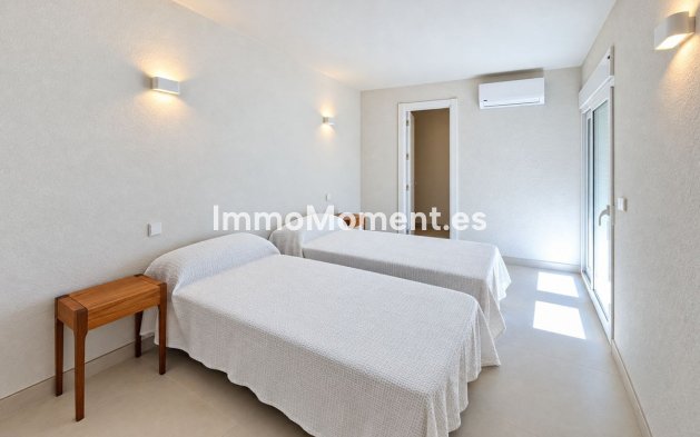 Resale - Detached villa - Estepona - Estepona Centro