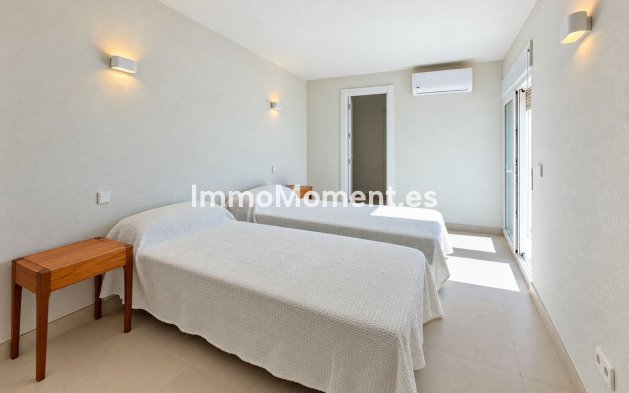 Resale - Detached villa - Estepona - Estepona Centro