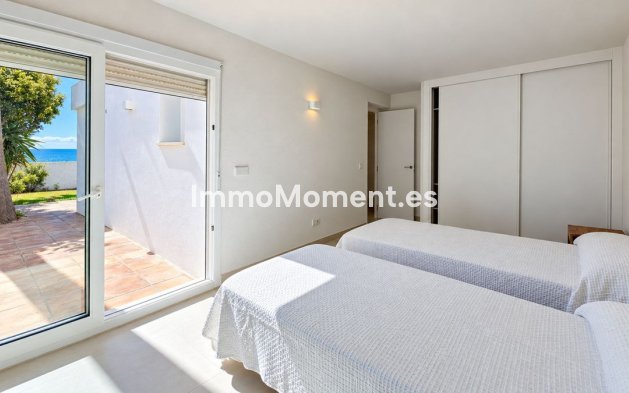 Resale - Detached villa - Estepona - Estepona Centro
