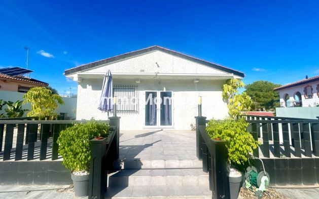 Resale - Detached villa - Pilar de la Horadada - Pinar de Campoverde