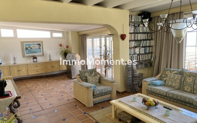 Wiederverkauf - Wohnung -   Inländisch - Alhaurín el Grande Centro