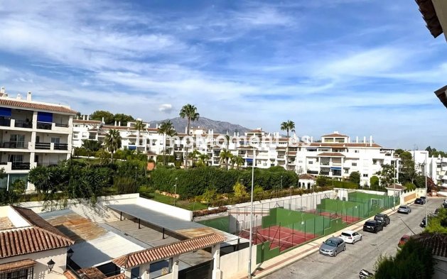 Resale - Apartment - Marbella - Nueva Andalucía