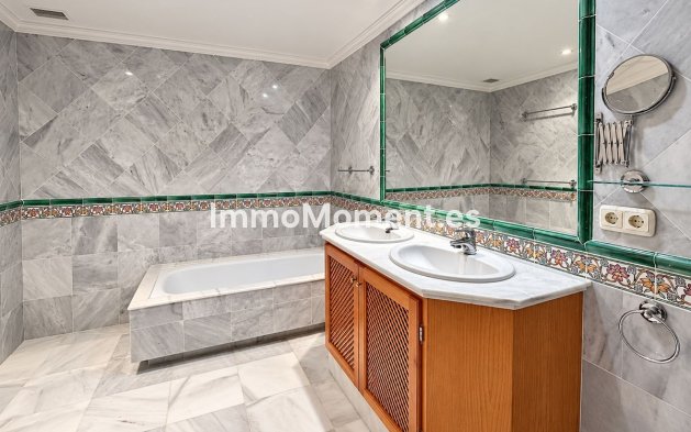 Resale - Apartment - Benahavís - Monte Halcones
