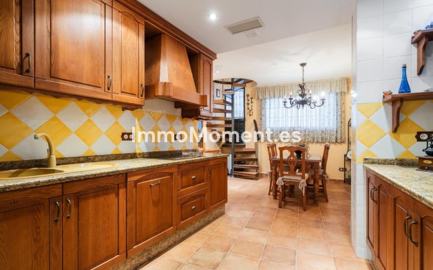 Resale - Townhouse - Inland  - Istán