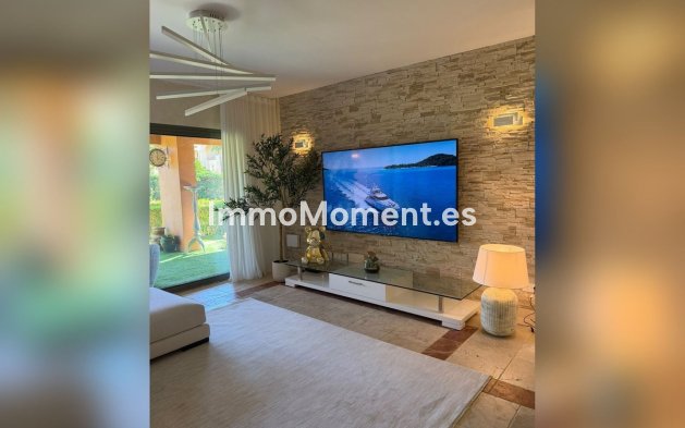 Resale - Apartment - Estepona - Atalaya