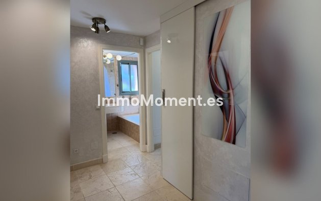 Resale - Apartment - Estepona - Atalaya
