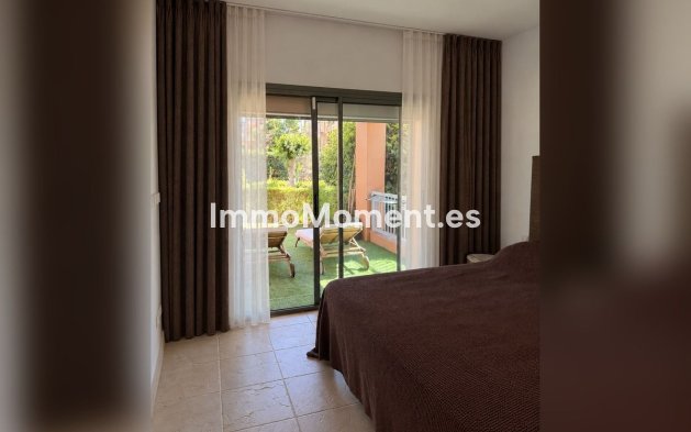 Resale - Apartment - Estepona - Atalaya