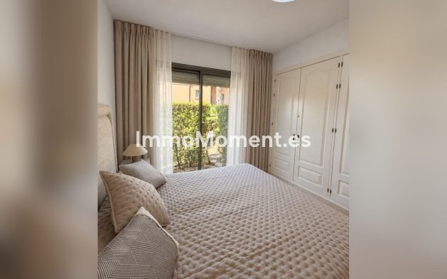 Resale - Apartment - Estepona - Atalaya