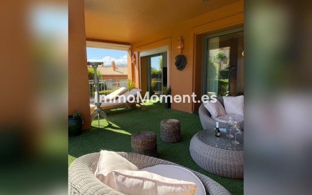 Resale - Apartment - Estepona - Atalaya