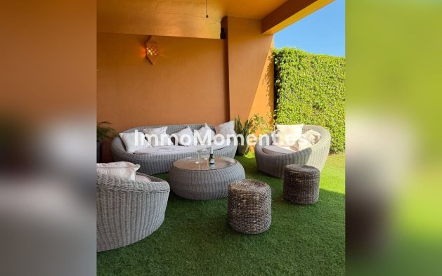 Resale - Apartment - Estepona - Atalaya