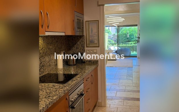 Resale - Apartment - Estepona - Atalaya