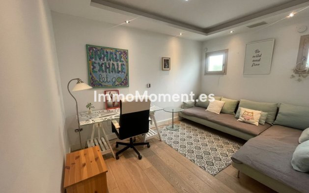 Wiederverkauf - Freistehende Villa - Estepona  - Atalaya