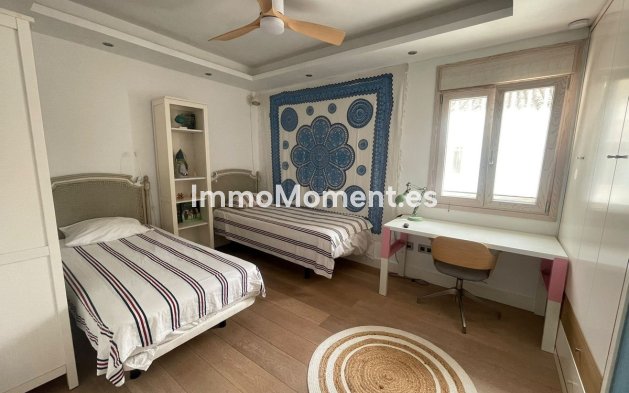 Wiederverkauf - Freistehende Villa - Estepona  - Atalaya