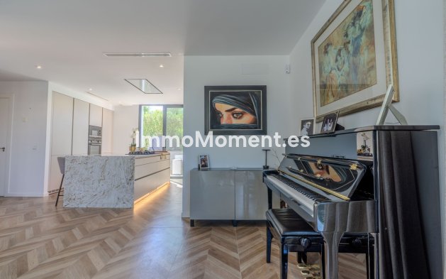 Reventa - Villa independiente - Estepona  - Estepona Centro