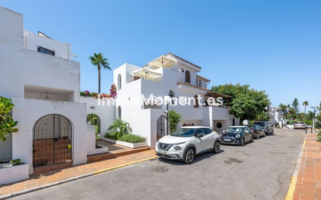 Reventa - Adosado - Estepona  - Cancelada