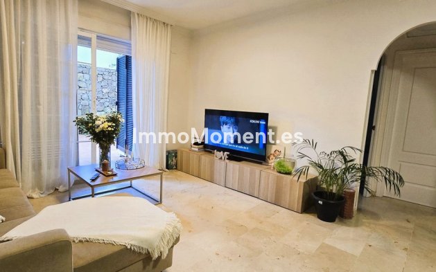 Resale - Apartment - Marbella - Elviria