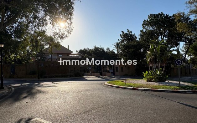 Resale - Apartment - Marbella - Elviria