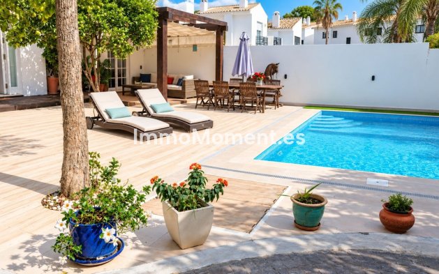 Resale - Detached villa - Estepona - Atalaya