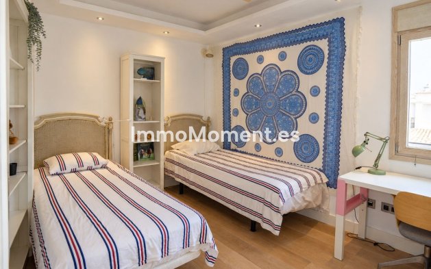 Resale - Detached villa - Estepona - Atalaya