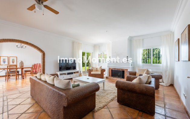 Resale - Detached villa - Estepona - Atalaya