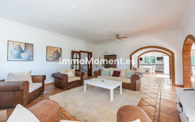Resale - Detached villa - Estepona - Atalaya