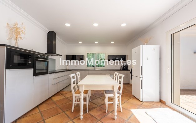 Resale - Detached villa - Estepona - Atalaya