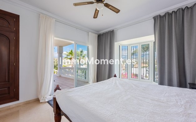 Resale - Detached villa - Estepona - Atalaya