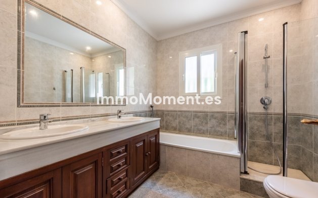 Resale - Detached villa - Estepona - Atalaya