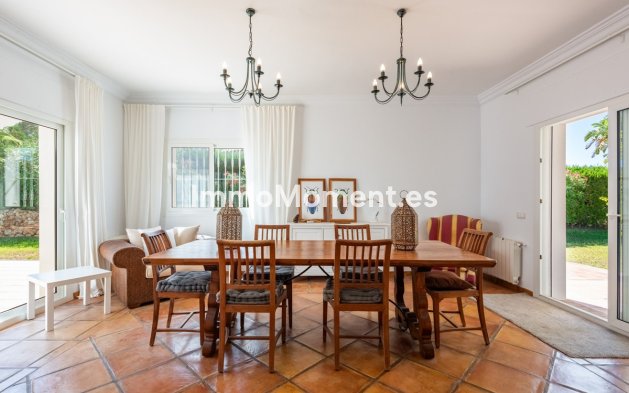 Resale - Detached villa - Estepona - Atalaya