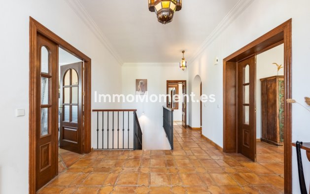 Resale - Detached villa - Estepona - Atalaya