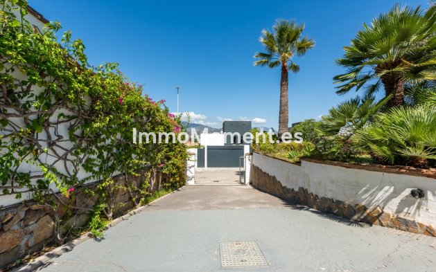 Resale - Detached villa - Estepona - Atalaya