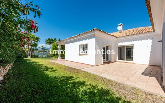 Resale - Detached villa - Estepona - Atalaya