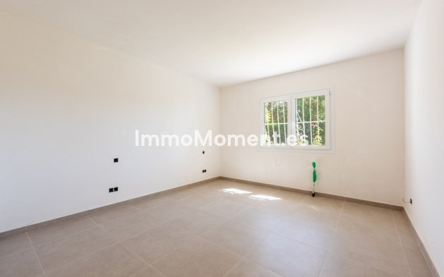 Resale - Detached villa - Estepona - Atalaya