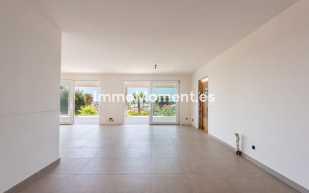 Resale - Detached villa - Estepona - Atalaya