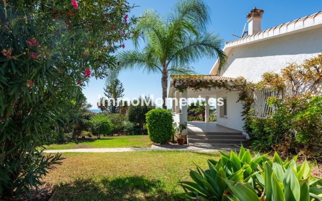 Resale - Detached villa - Estepona - Atalaya