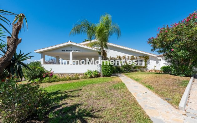 Resale - Detached villa - Estepona - Atalaya