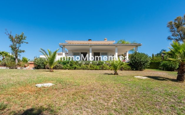 Resale - Detached villa - Estepona - Atalaya