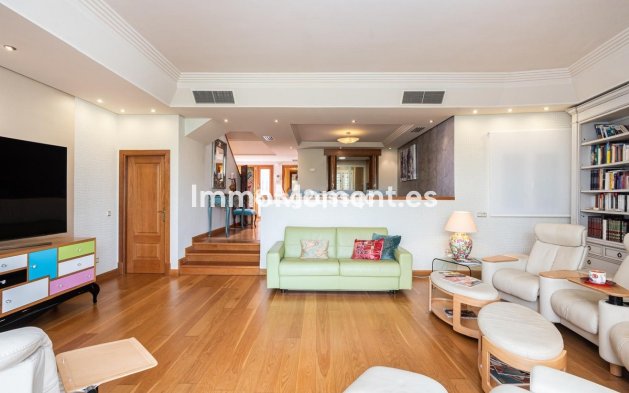 Resale - Detached villa - Estepona - Costalita
