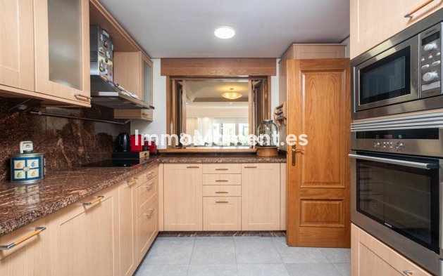 Resale - Detached villa - Estepona - Costalita