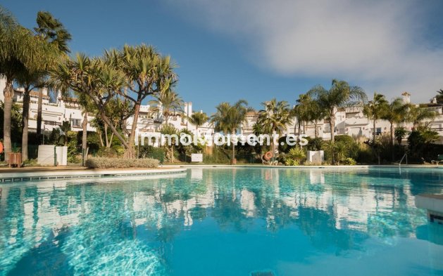 Resale - Detached villa - Estepona - Costalita